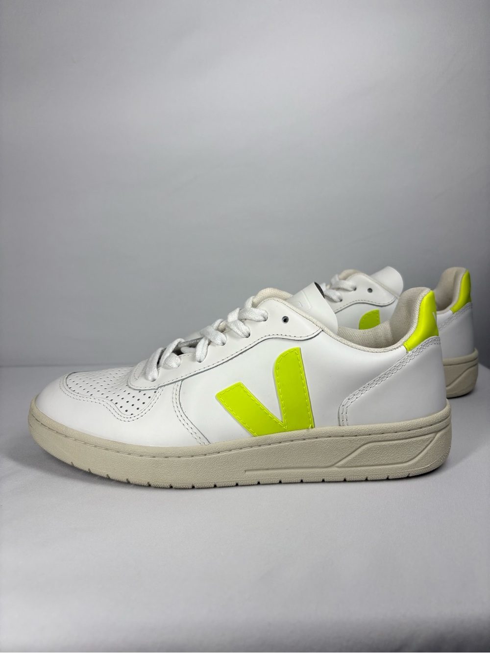 Veja V-10 White Leather Sneakers with Neon Fluorescent Lime Green V. Size 7